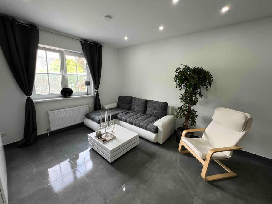 Schoenes 2 Zimmer Apartment An Der Stadt Grenze Mit Klimaanlage Blankenfelde-Mahlow Exterior foto