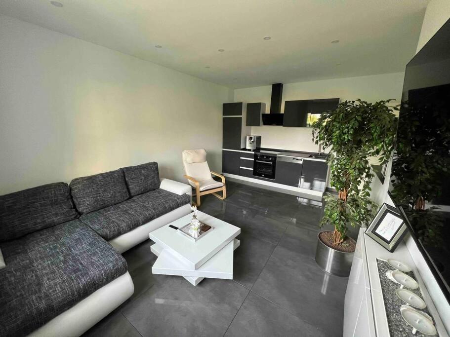 Schoenes 2 Zimmer Apartment An Der Stadt Grenze Mit Klimaanlage Blankenfelde-Mahlow Exterior foto