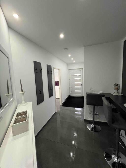 Schoenes 2 Zimmer Apartment An Der Stadt Grenze Mit Klimaanlage Blankenfelde-Mahlow Exterior foto